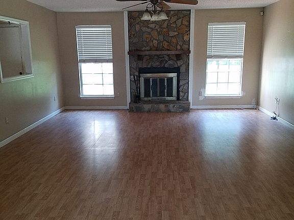 3rd image of 822 Alliegood Ave
