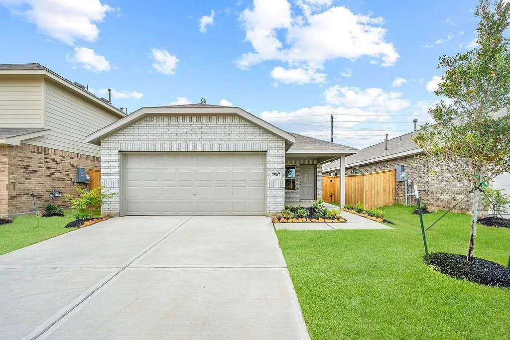 3 bed, 2.5 bath, 1470 sqft, $2,050 — Photo 2