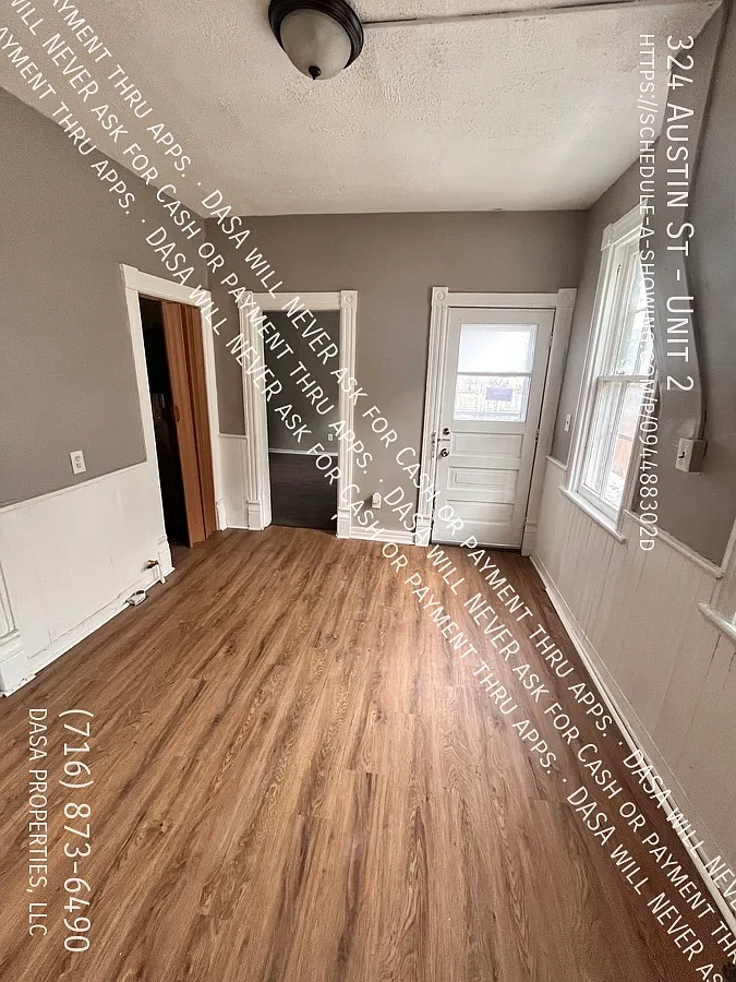324 Austin St Unit 2 - 2 Beds / 1 Bath — Photo 4