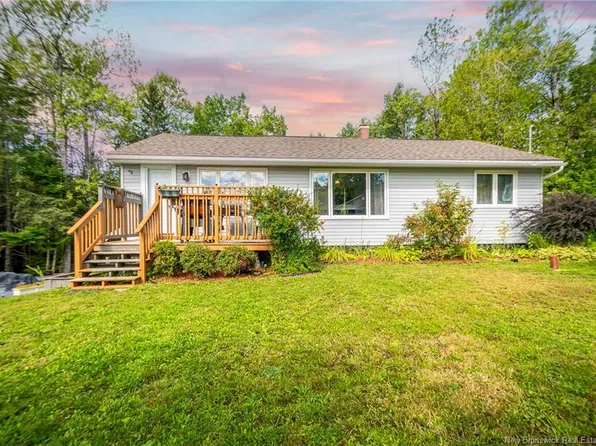 49 Fox Hill Rd, Saint John, NB E2M 7M5
