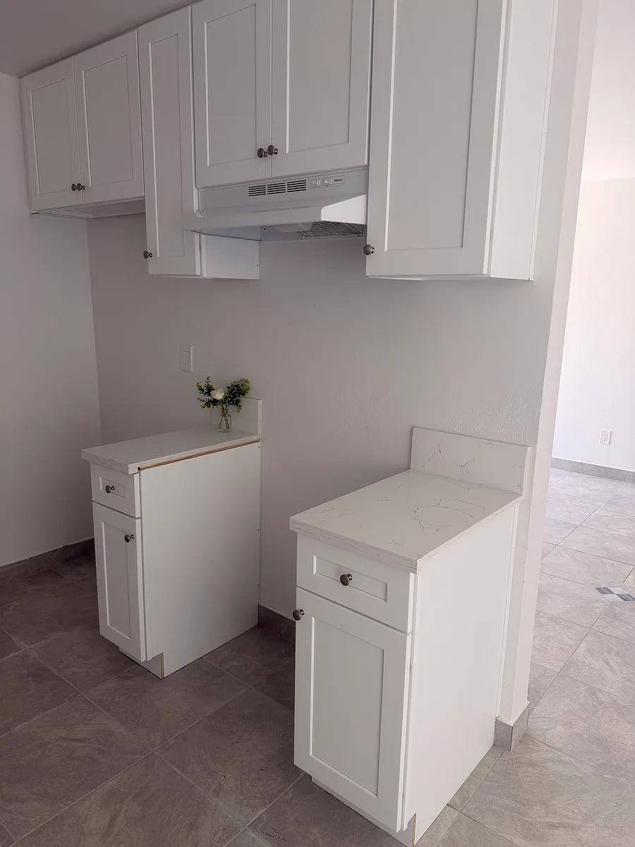 Building Photo - 7533 Vineland Ave #8