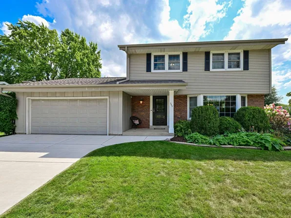 345 East Parkway Estates DRIVE, Oak Creek, WI 53154