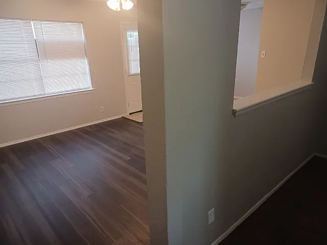 3 bed, 1.5 bath, 1299 sqft, $1,625 — Photo 2