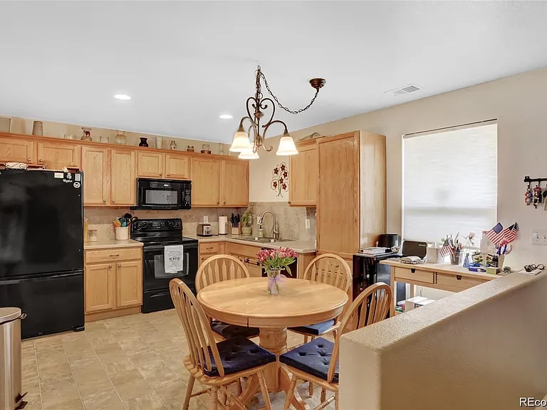 414 Smith Cir — Photo 2