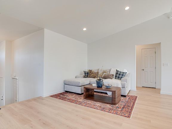 3rd image of 6778 Bellview Dr S