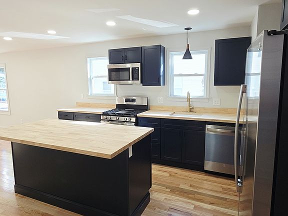 4th image of 914 W 3rd St #1