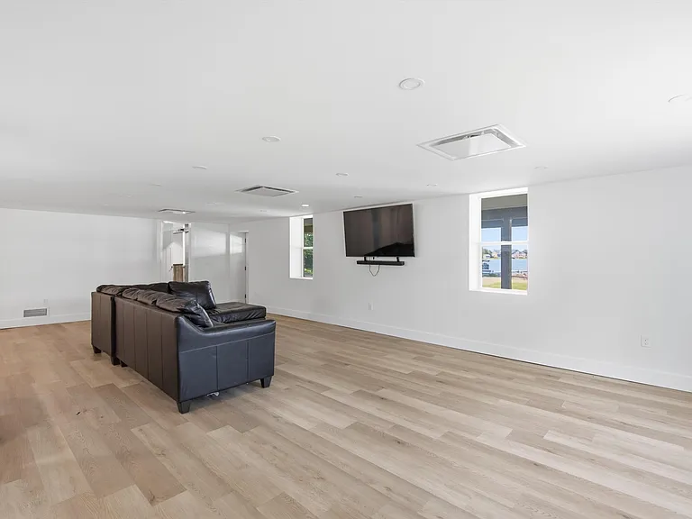 2200 S Long Lake Rd — Photo 13