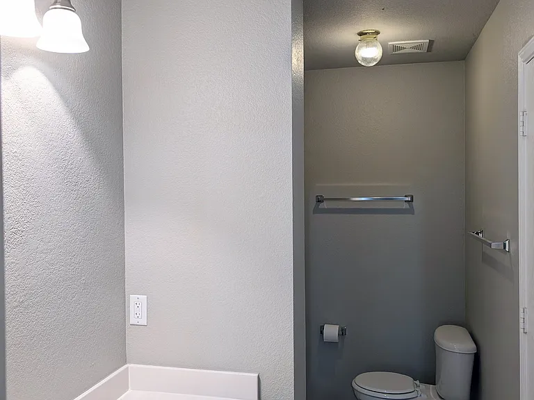 525 Oxford Loop — Photo 32