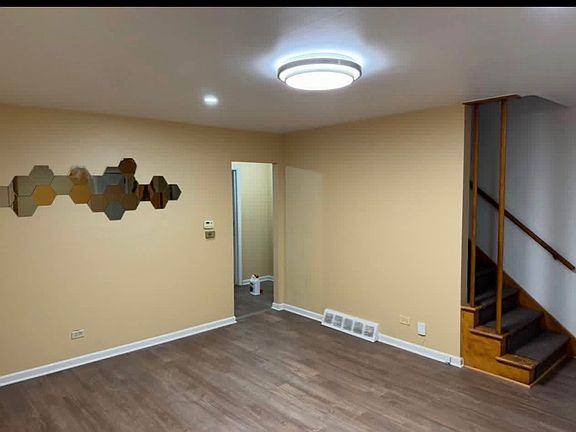 2nd image of 160 E Northwest Hwy APT I