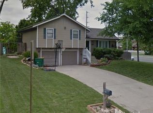 2901 SW Staffordshire Rd, Topeka, KS 66614