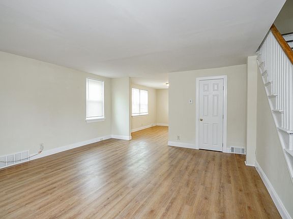 Living Room connecting to the dining room