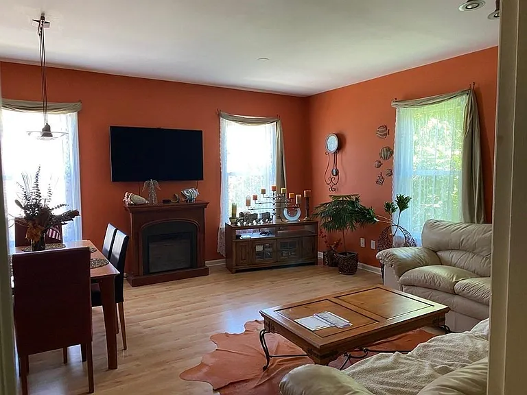 24 Lawrence St #24 — Photo 3