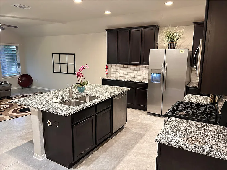1402 Central Heights Dr — Photo 8