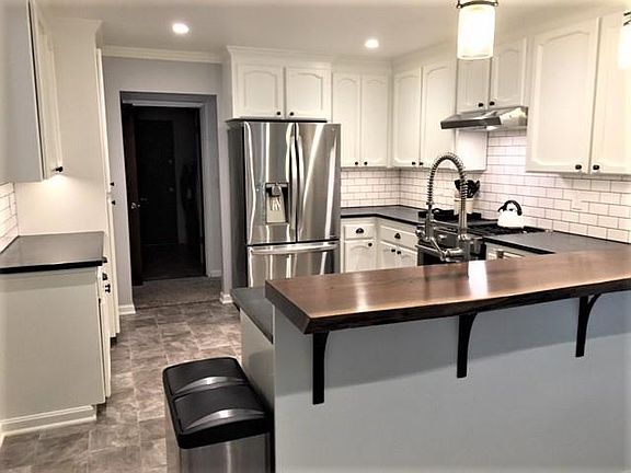 4th image of 445 Sylvan Ave