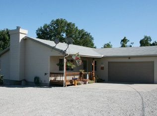 90 Tower Ln, Reeds Spring, MO 65737