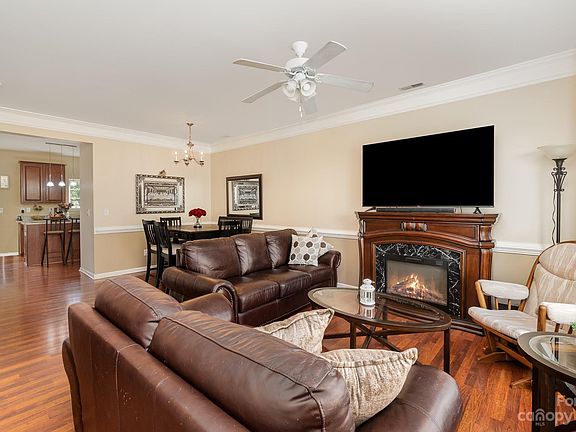 5th image of 213 Langhorne Dr