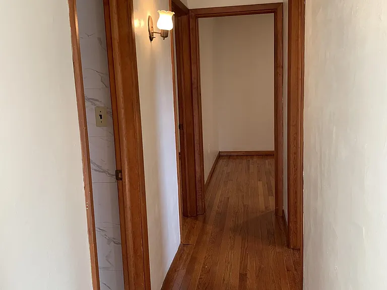 411 N Hillsdale Dr — Photo 2