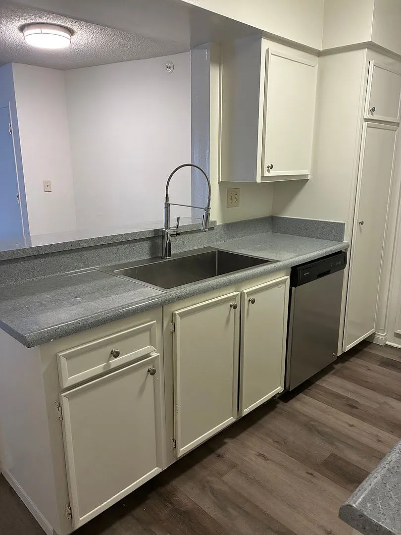 125 - Cedar Regency — Photo 4