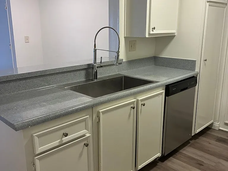 125 - Cedar Regency — Photo 4