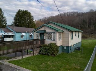 213 Nelson St, Crab Orchard, WV 25921
