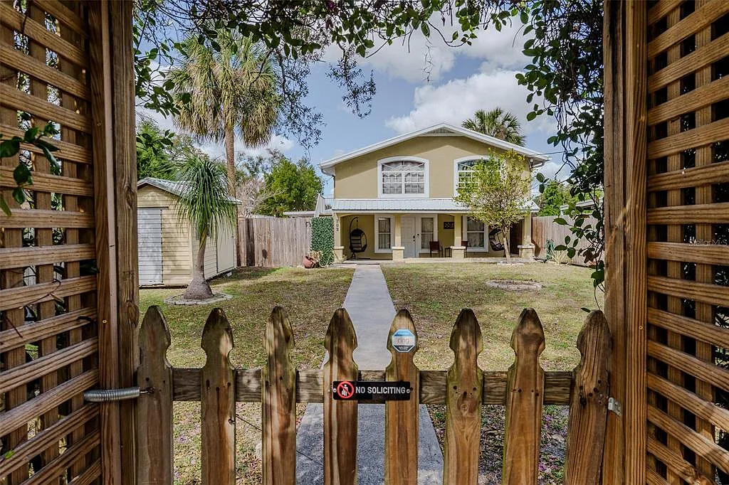 2 bed, 1.0 bath, 900 sqft, $2,100 — Photo 2