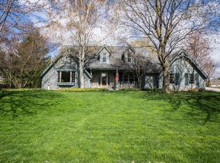 W276N2695 Wildflower Rd, Pewaukee, WI 53072
