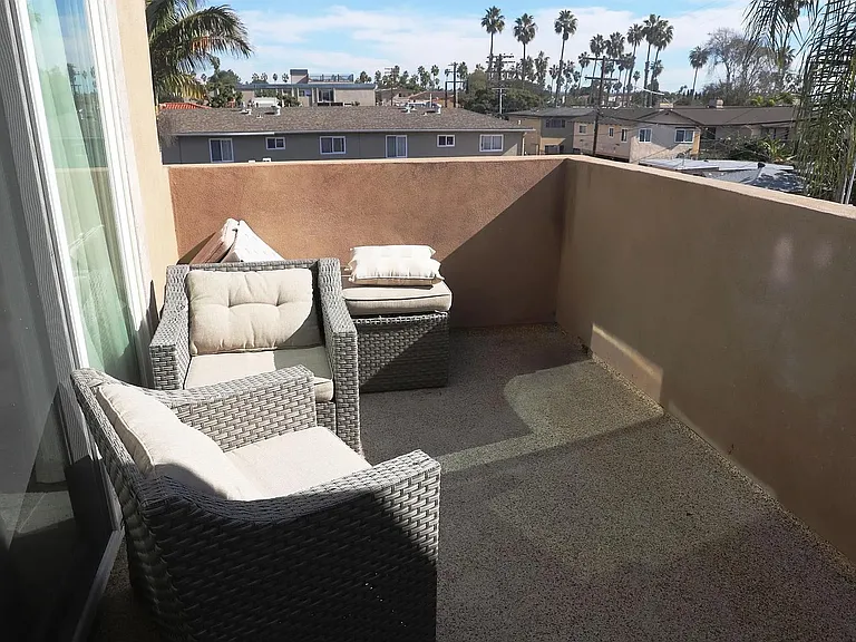 1035 Hornblend St — Photo 18