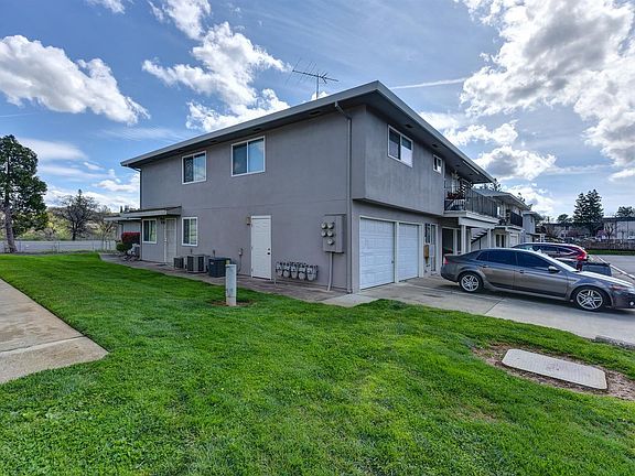 2nd image of 3521 Town Ct APT 3