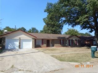 304 Barclay Rd, Muskogee, OK 74403