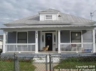 513 Austin St, Pleasanton, TX 78064