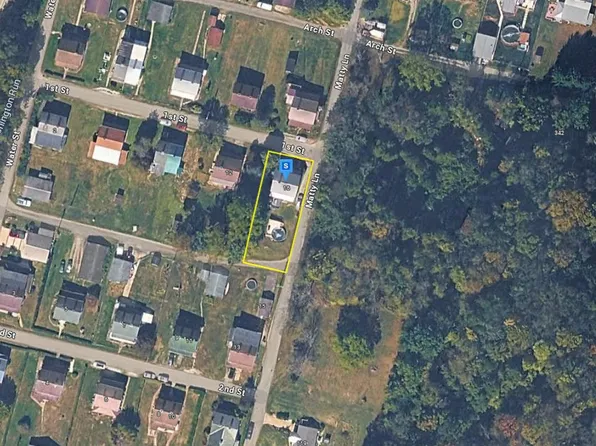 16 1st St, Star Junction, PA 15482