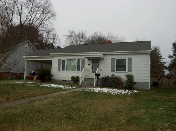 411 Virginia Ave, Chase City, VA 23924