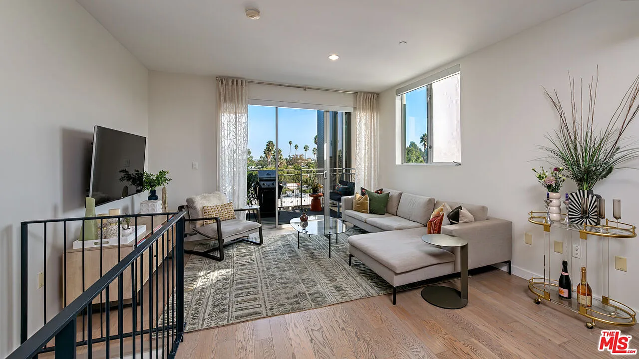 2 bed, 2.5 bath, 1190 sqft, $5,495 — Photo 1
