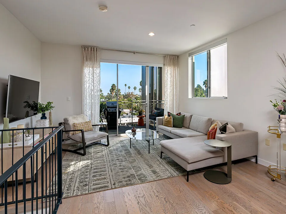 751 N Fairfax Ave #12