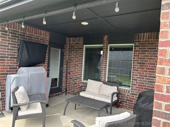 4242 W Village Park Dr, Skiatook, OK 74070