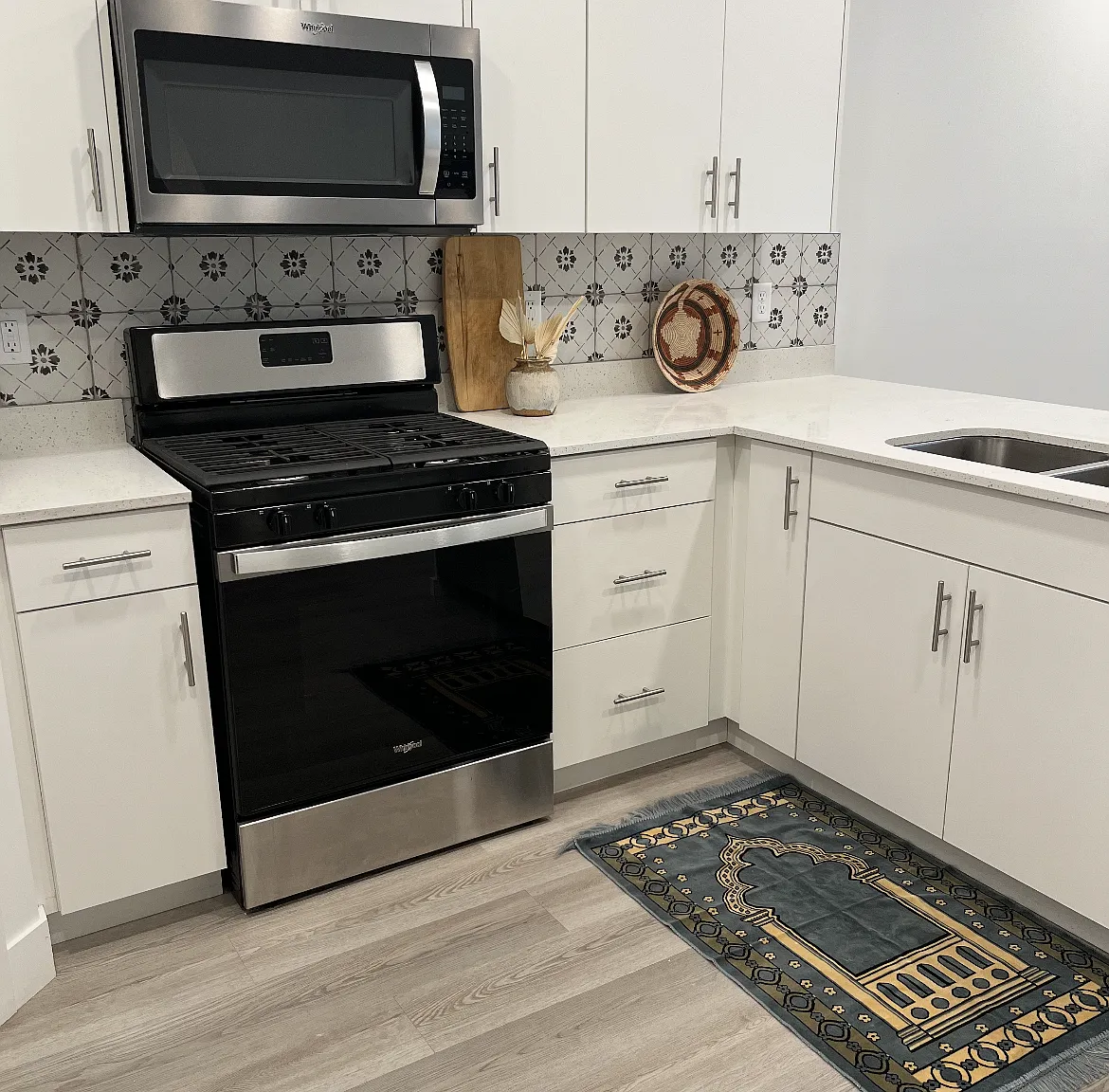 3 bed, 2.5 bath, 1476 sqft, $1,585 — Photo 3