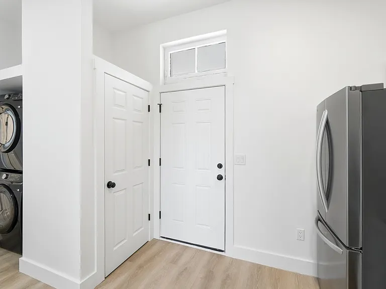 1237 Manss Ave #C — Photo 3
