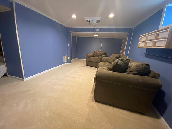 4th image of 1498 College Hill Dr