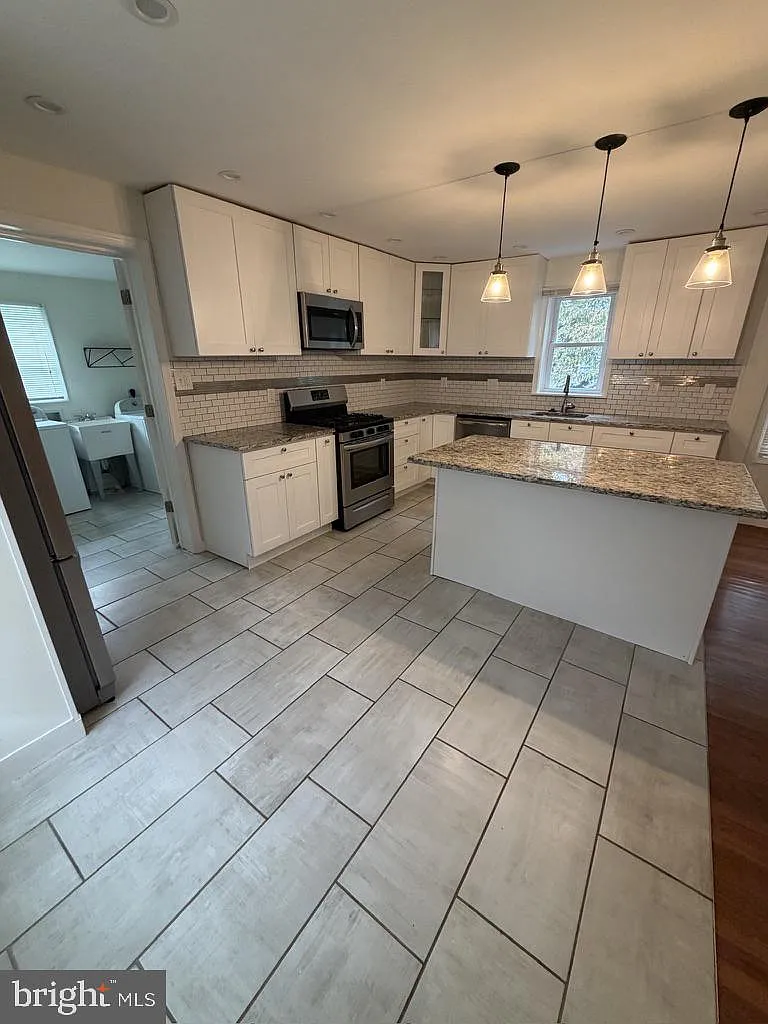 4 bed, 2.5 bath, 1782 sqft, $3,850 — Photo 4