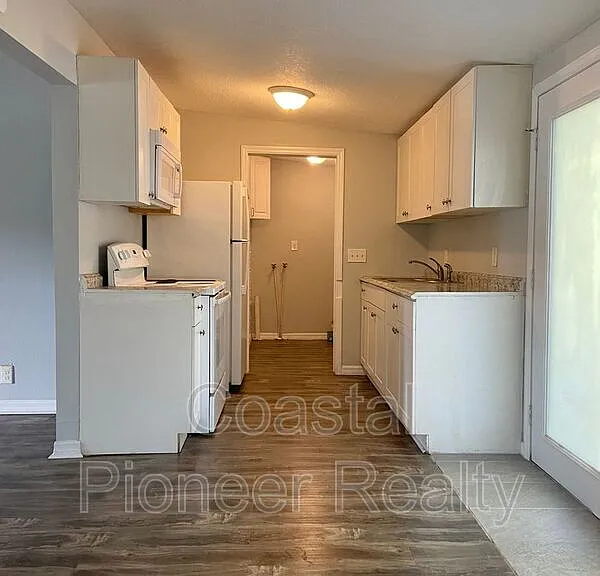 8105 N 12th St — Photo 8