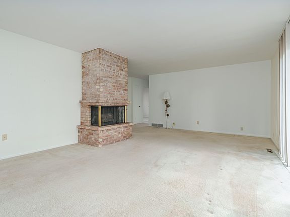 5th image of 139 Paras Hill Dr