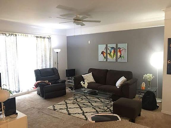 3rd image of 6422 E Lake Sammamish Pkwy NE APT 305