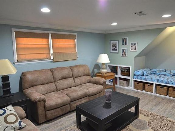 4th image of 23 Wendy Ln