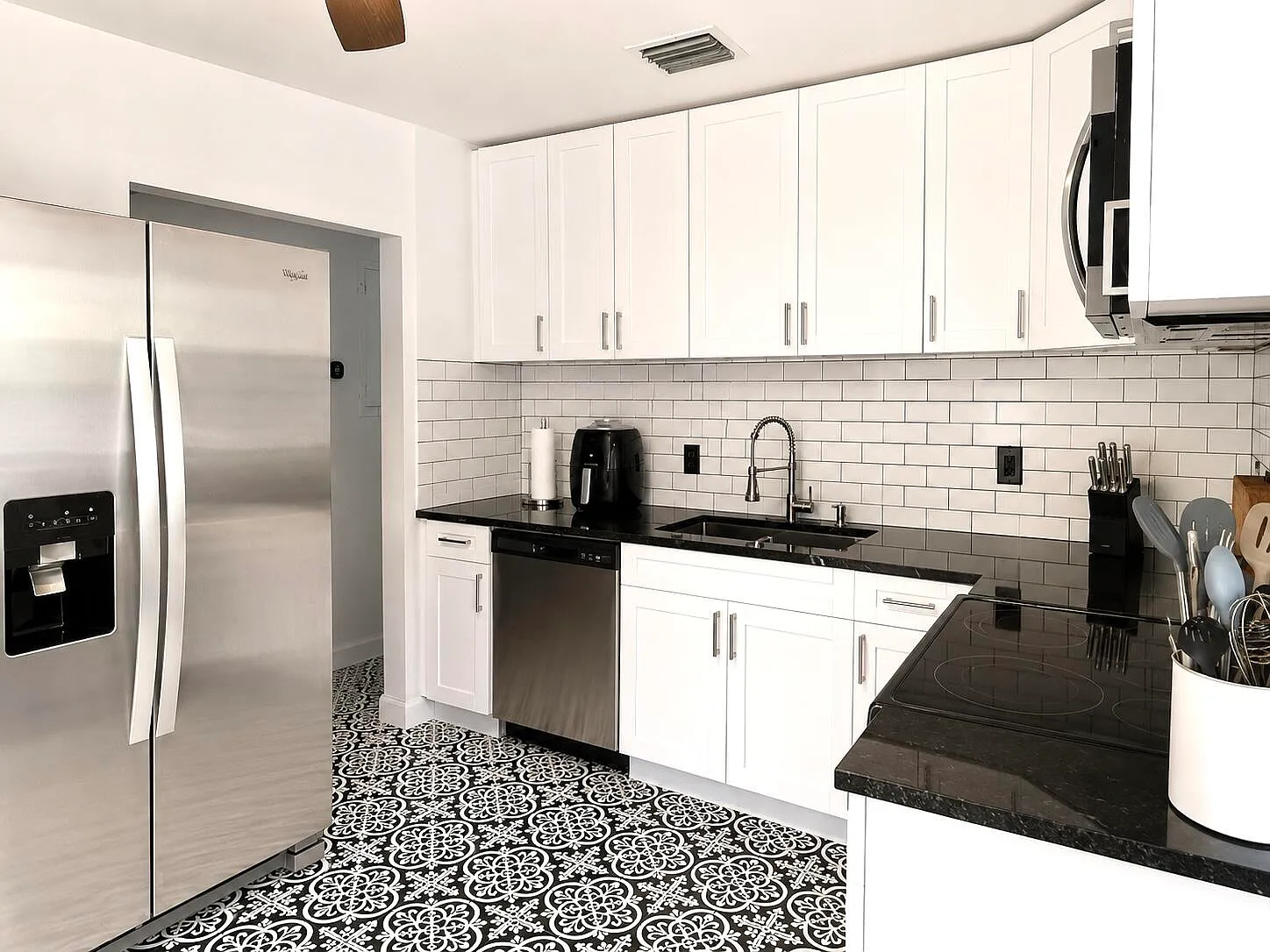 2 bed, 1.0 bath, 820 sqft, $2,400 — Photo 3