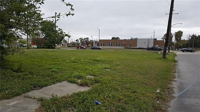 2nd image of 7735 Earhart Blvd