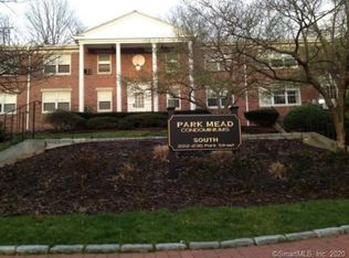 230 Park St APT 10, New Canaan, CT 06840