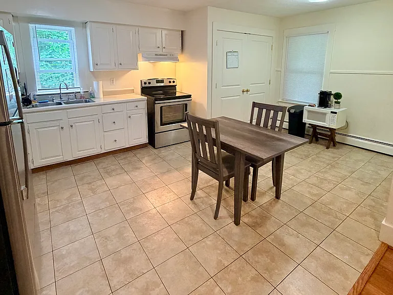 16 Railroad Ave #C — Photo 6