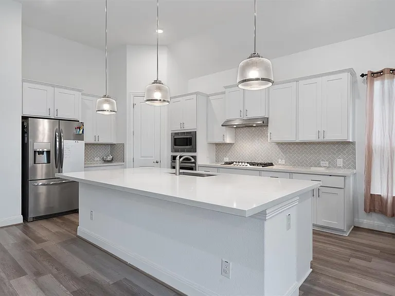 504 Pulitzer Dr — Photo 10