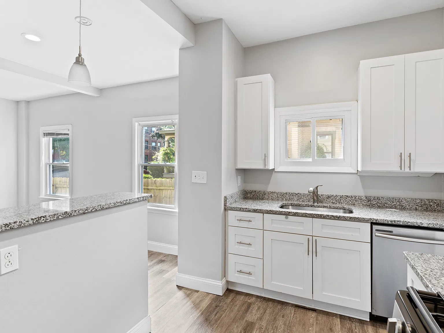 1 bed, 700 sqft, $1,199 — Photo 2