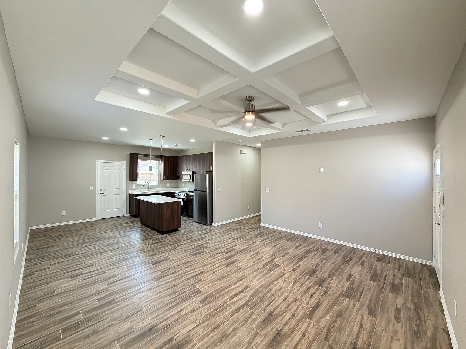 3 bed, 1142 sqft, $1,450 — Photo 2